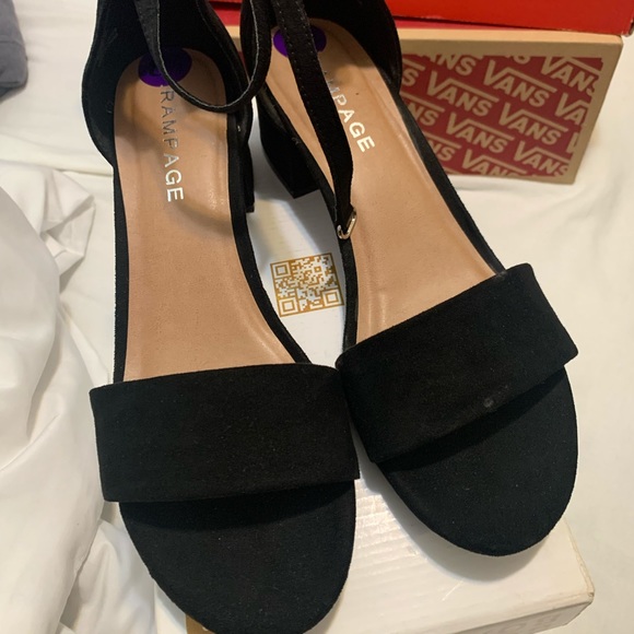 black velvet heels - Picture 3 of 4